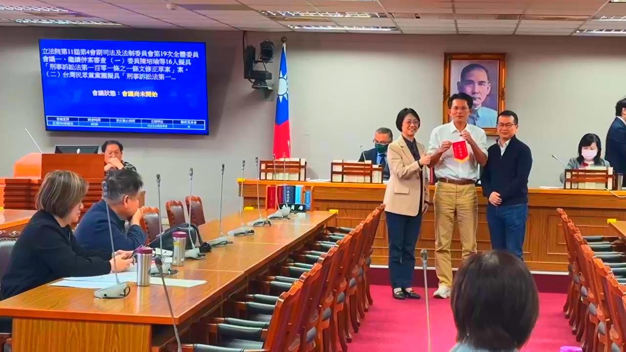 快新聞／翁曉玲邀綠委頒獎予黃國昌　莊瑞雄冷回：跟你們合作無間會被譙死