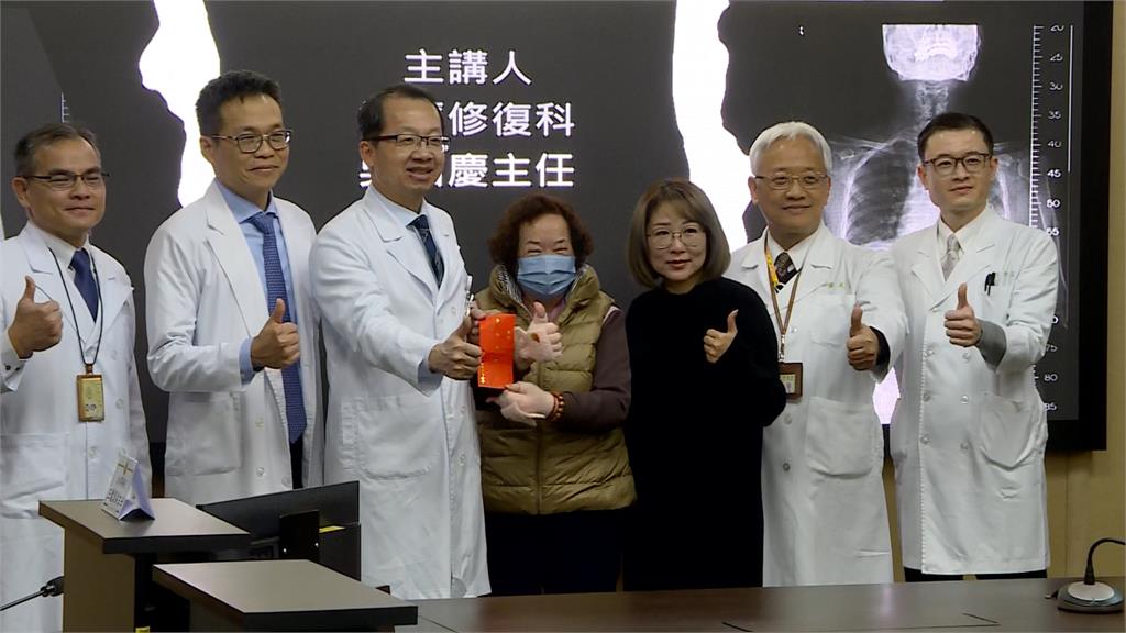 「AI脊椎手術」喬側彎　70歲嬤術後第2天疼痛痊癒