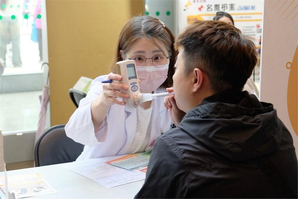 久咳胸悶恐肺阻塞　亞東醫院籲及早檢測