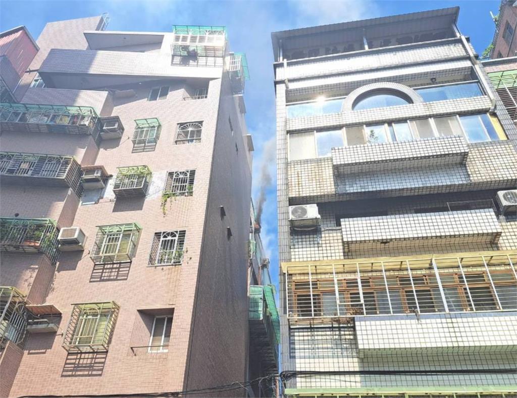 快新聞／新北蘆洲頂樓住宅火警！　25歲女被發現無生命跡象急送醫