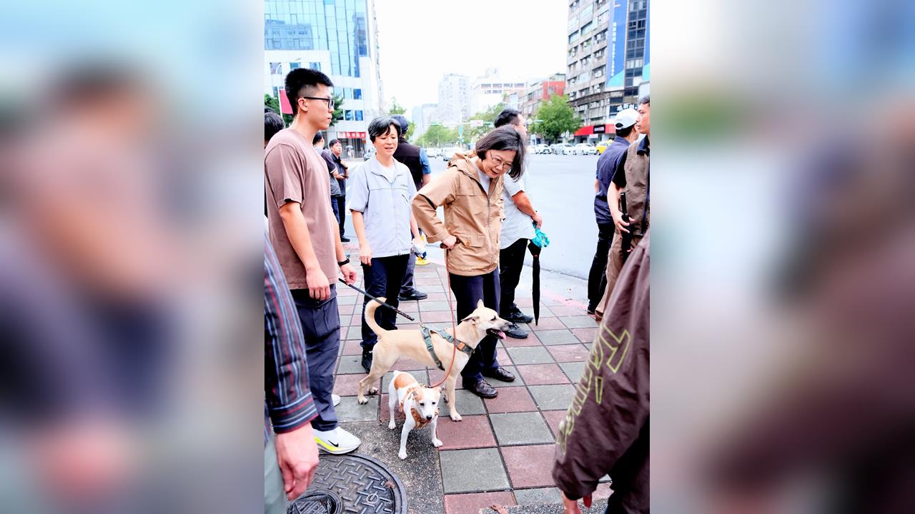 同志大遊行!蔡英文驚喜現身 蔣萬安遭杜汶澤嗆要抗中保台