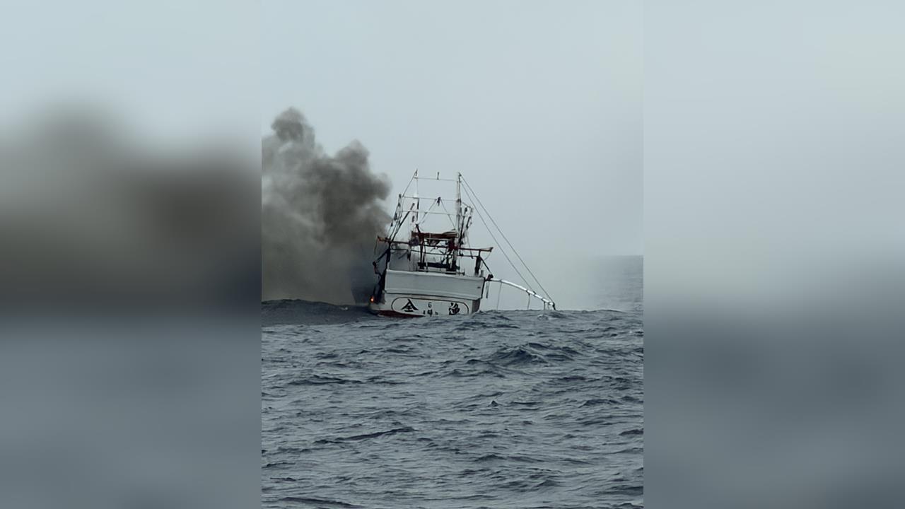 快新聞／船長失聯！基隆漁船不明原因「冒火沉沒」　海巡署將赴釣魚台近海搜救