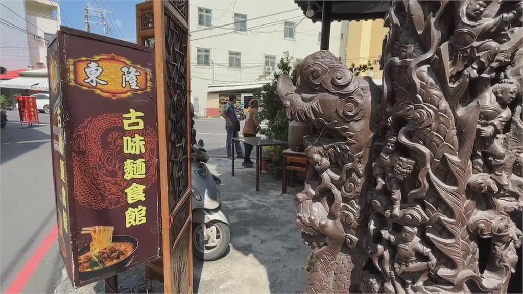 超狂神壇風！台南手搖飲店高掛聖王公　屏東宮廟造型麵店網路爆紅