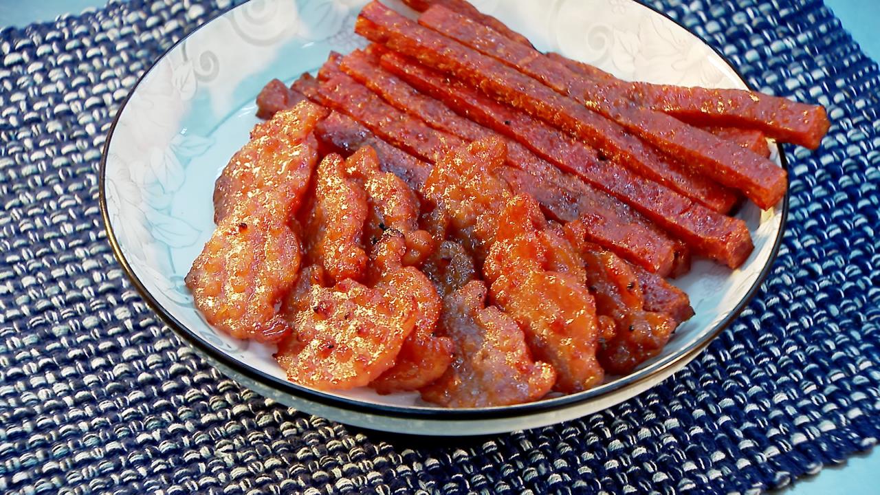 30年肉乾店「元寶造型」超特別　過年增派人手趕工