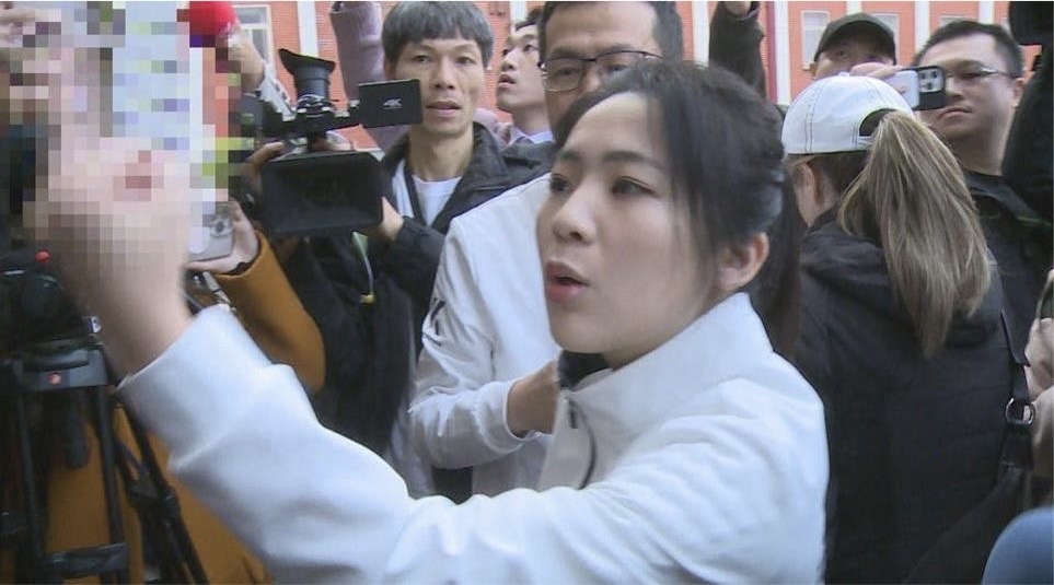 罷免急了？徐巧芯猛送「長歪版米妮項鍊」慘被檢舉侵權…迪士尼法務疑出手了
