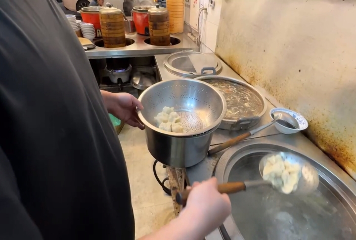 傻眼！外帶40顆水餃回家37顆面目全非　宜蘭這家店被怨不顧品質「老闆這樣說」