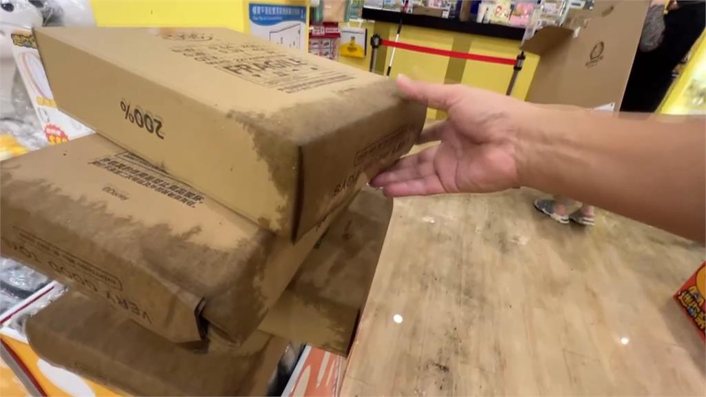 泡泡瑪特公仔全泡水！台南淹水玩具店慘成「盒損倉庫」