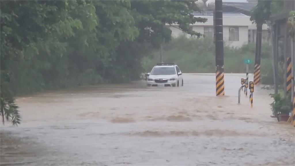 恆春時雨量近百毫米　庭院變水池、地下室也慘淹