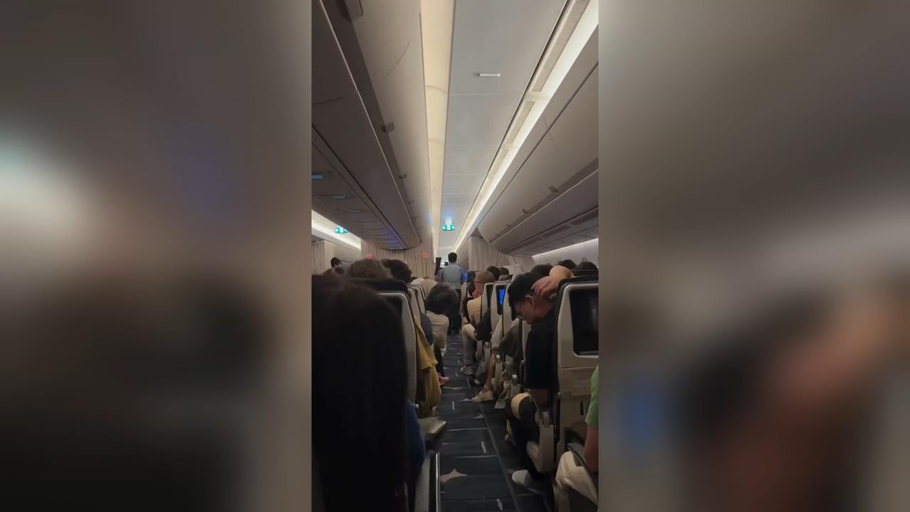 飛機準備起飛突折返！「醉男騷擾女客」　華航機長霸氣拒載　班機延誤近2小時