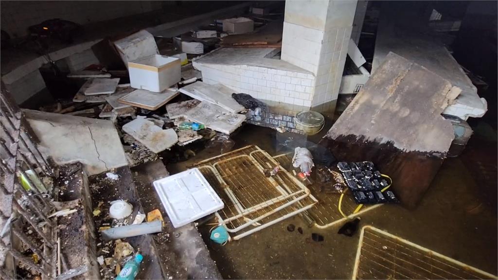 登革熱燒到基隆！　安樂市場地下室髒亂成「蚊蟲天堂」