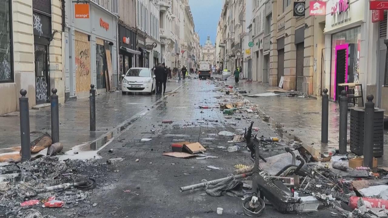 法抗通膨示威失控！ 精品店遭砸派傭兵護店 馬克宏看演唱會挨轟