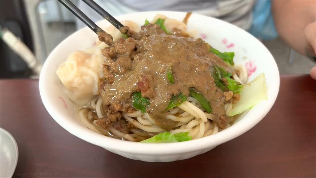 台灣趴趴走／麻醬麵系列濃厚飄香！肉燥、扁食、榨菜肉絲皆速配！各種麵條都很美味！