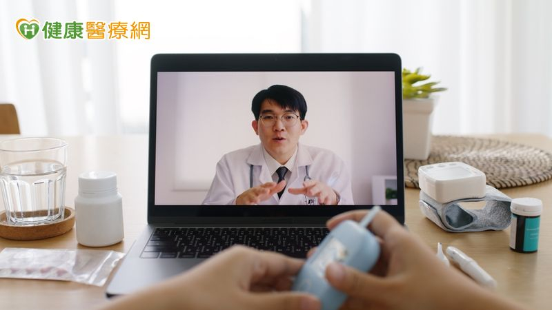 長輩臥床、家屬壓力大?「在宅醫療」這樣接住照顧需求