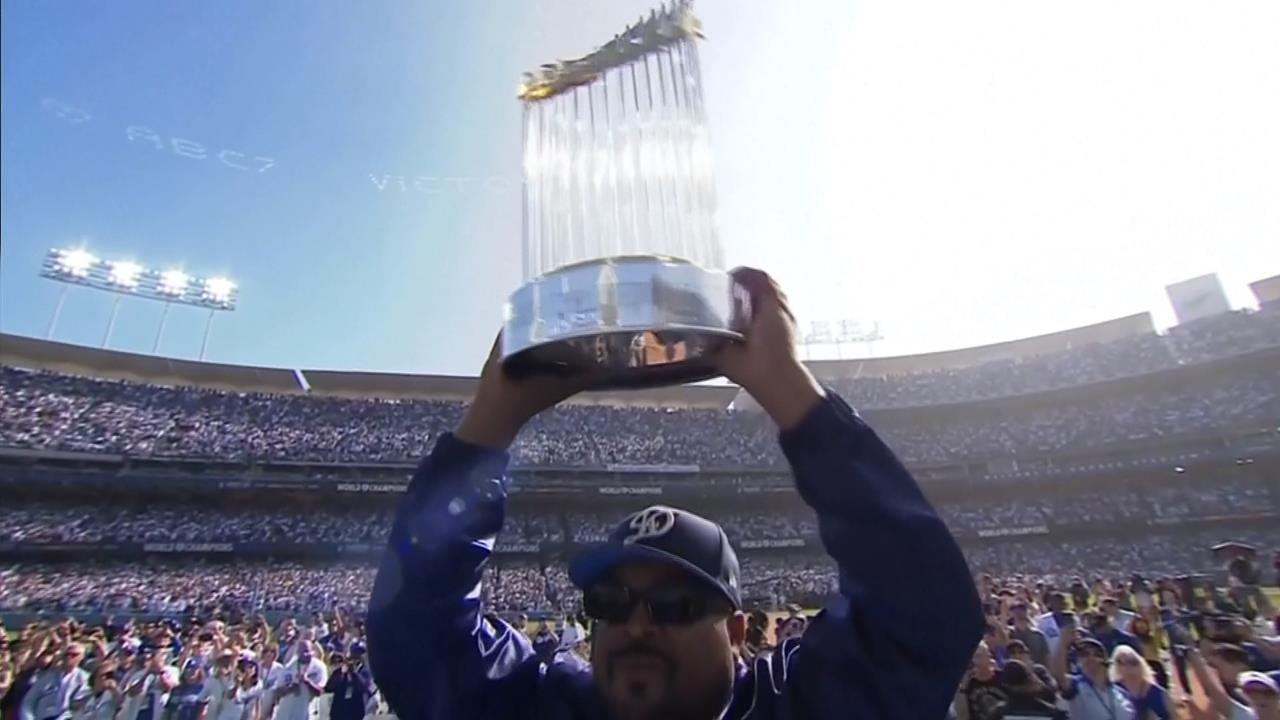 道奇封王遊行吸30萬球迷 大谷翔平帶妻曬恩愛