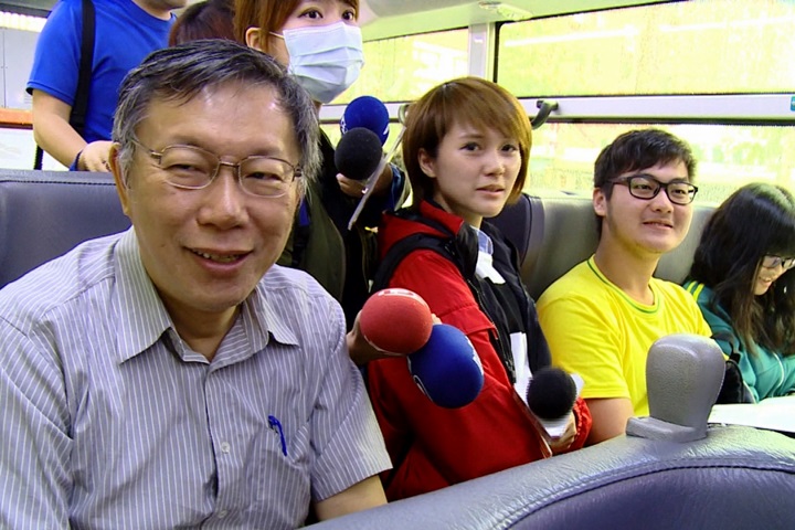 野生柯P搭公車 遇高中生大談學霸事蹟