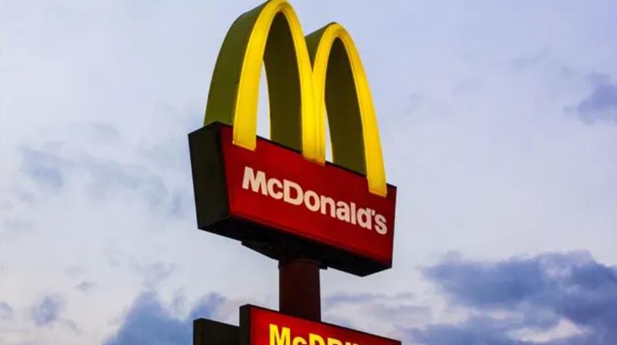 麥當勞突宣布關閉美辦公室！「全球20萬名員工」恐收裁員通知信