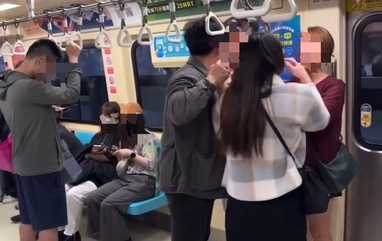 快新聞／火藥味十足！北捷車廂內2男2女發生口角糾紛　衝突畫面曝光
