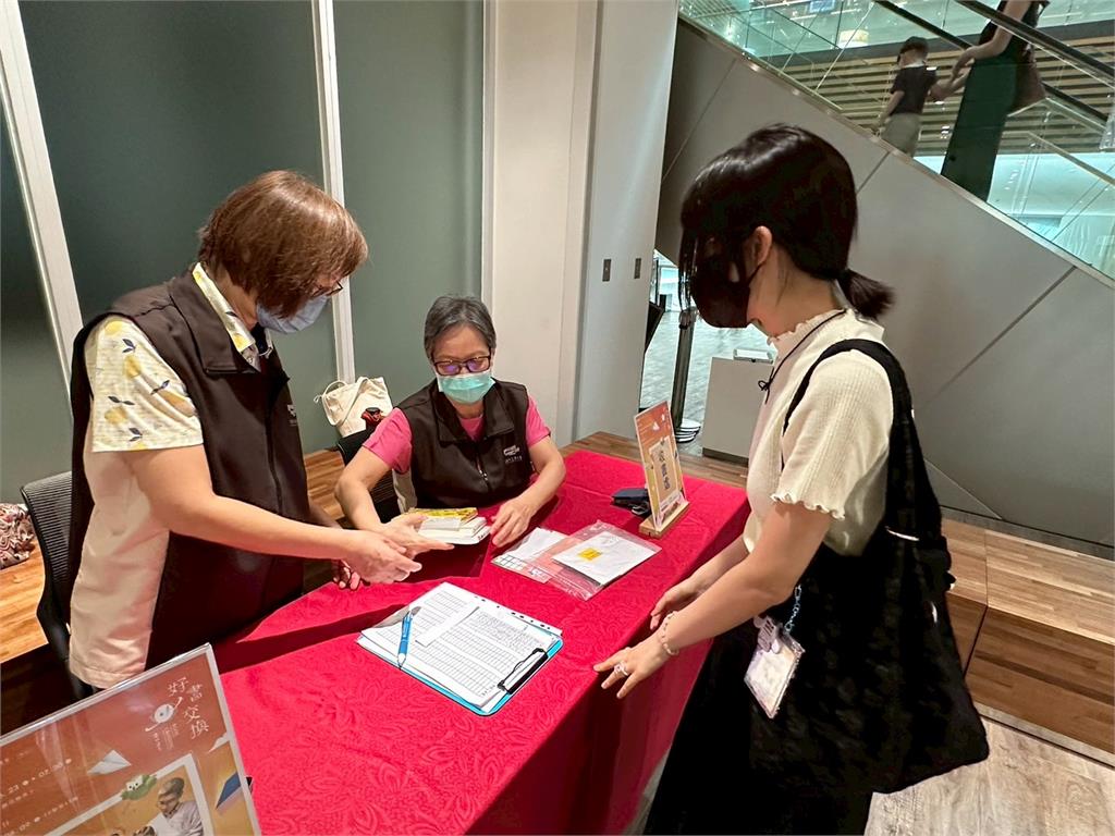 桃市圖「夏日閱讀季」推出徵文活動 邀父子寫下心內話
