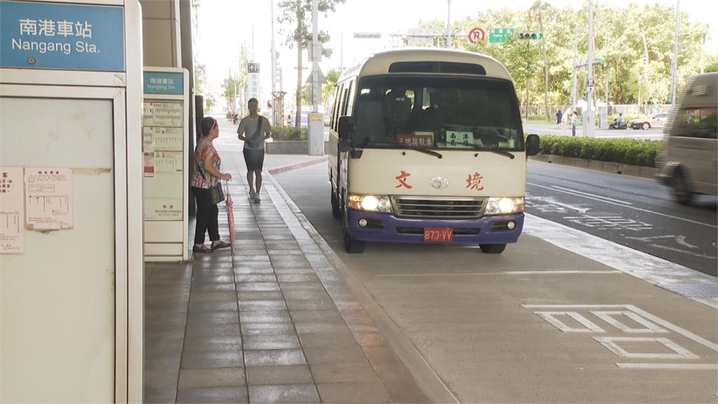 公車停靠區標示「有跟沒有一樣」 民眾摔倒大罵掉漆