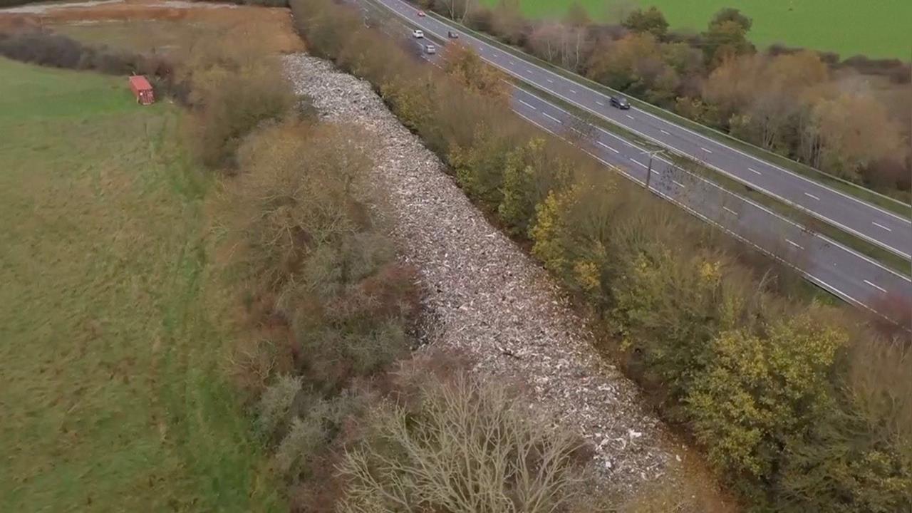 快新聞/囂張!英國牛津郡「犯罪集團亂倒垃圾」 首相震怒、官方定調「嚴重事件」