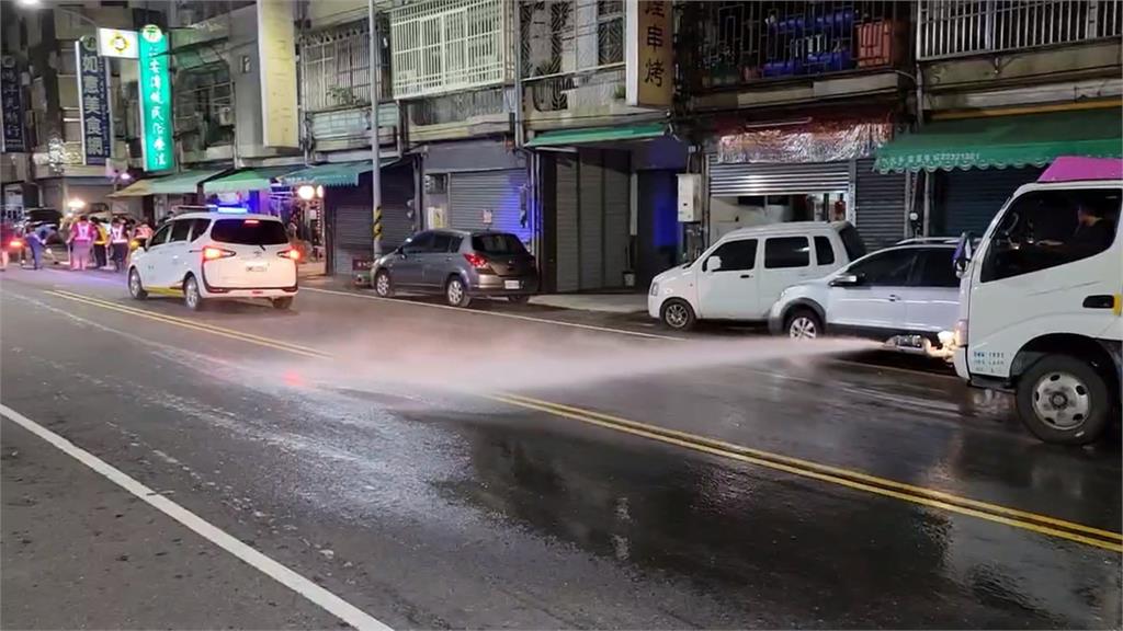 水泥一路滴！　副駕誤觸開關預拌車水泥漏700公尺