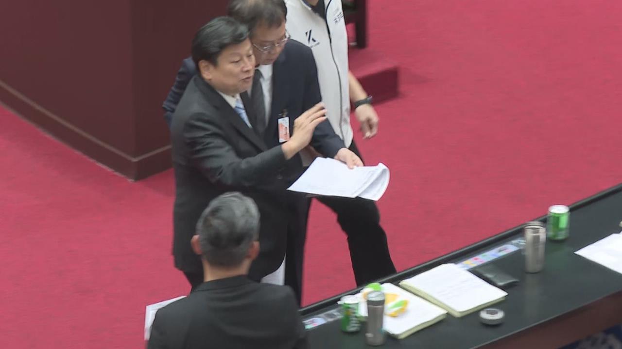藍委表決誤投傅崐萁急喊抽卡　網酸：每天刷新最笨程度