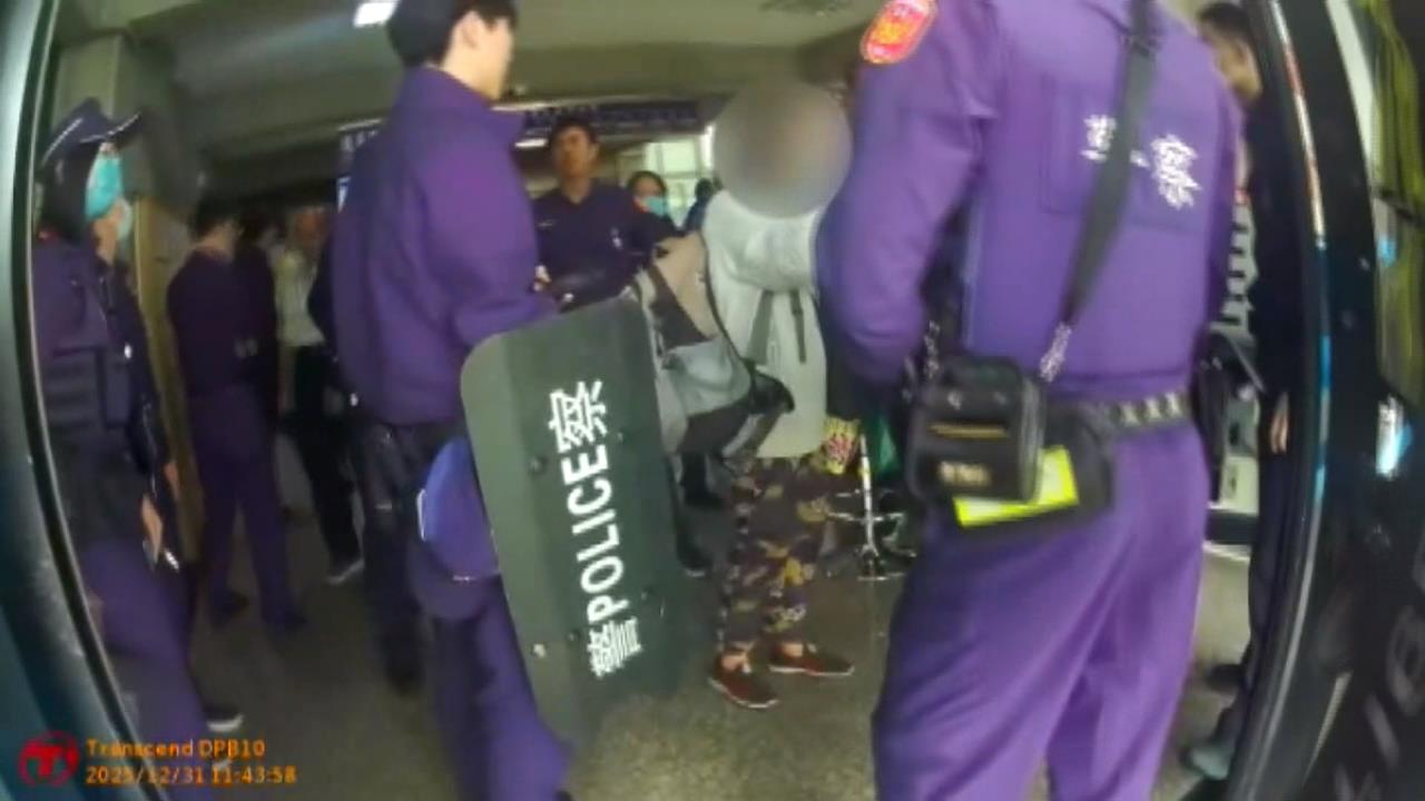 婦人法院安檢未過包裡「竟放菜刀」 與警爆爭執!遭帶回以社維法裁處