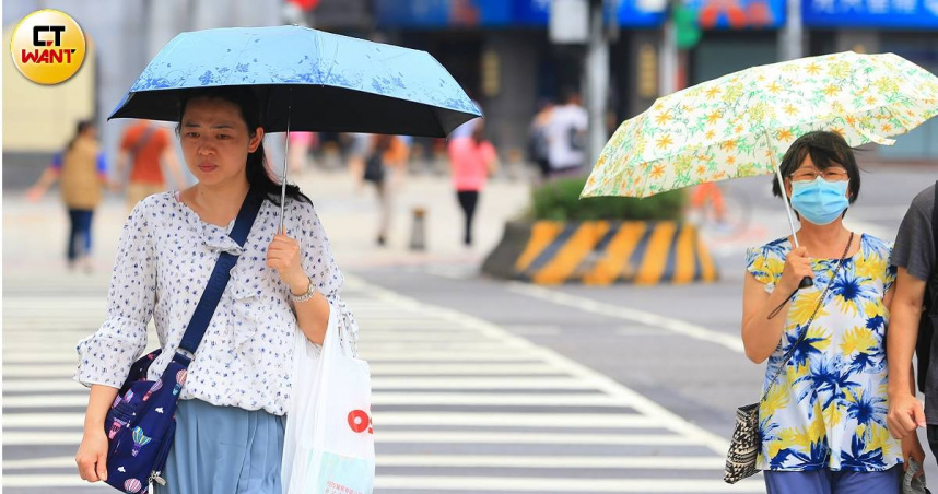 連假悶熱午後有雨！1縣市達38度高溫　入秋再延至10月中