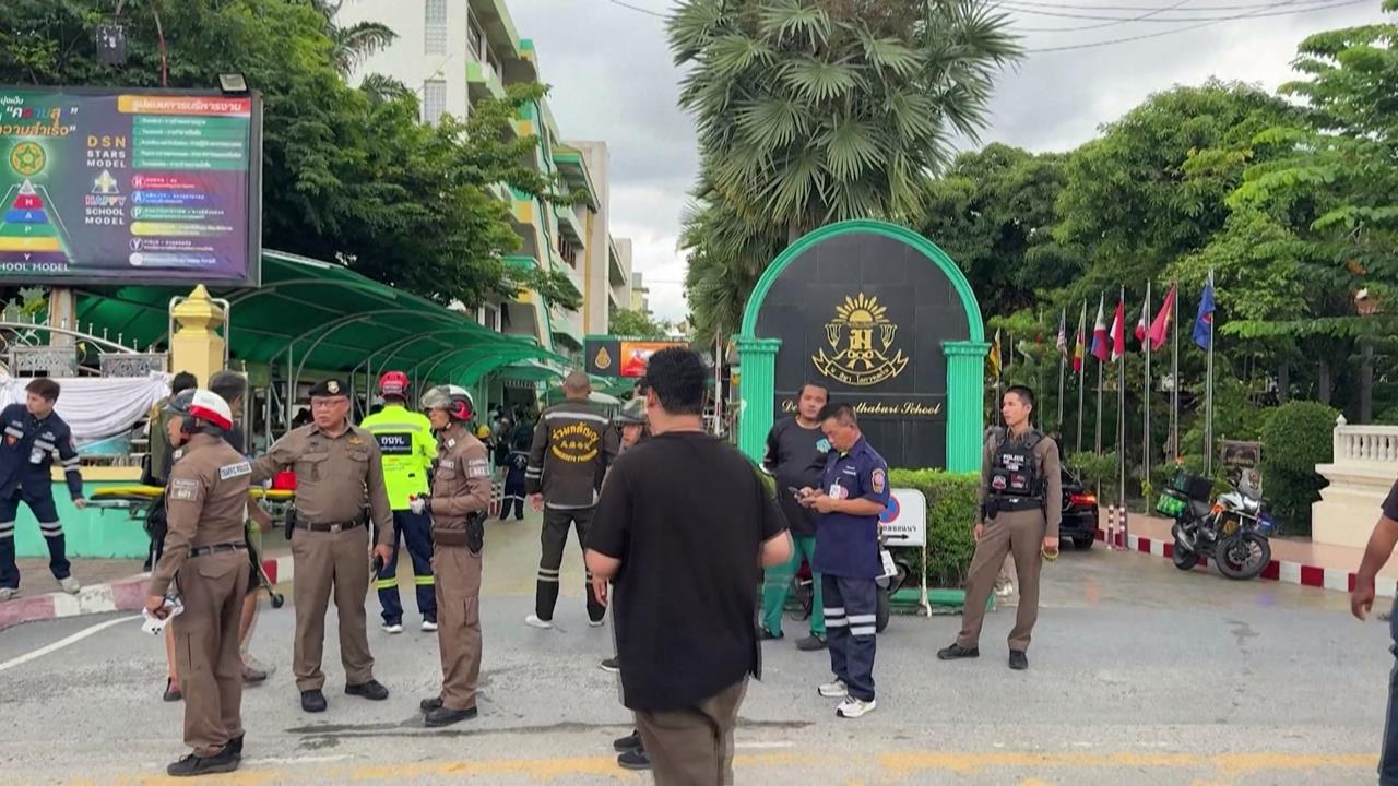 泰國校園槍擊案5死23傷 14歲槍手殺祖父母.到校犯案後自戕