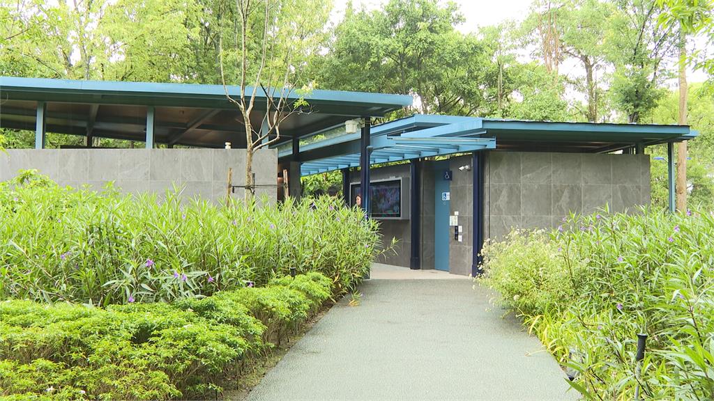 台北變中國城？大安森公園看板都簡體字　民眾傻眼疑有資安問題