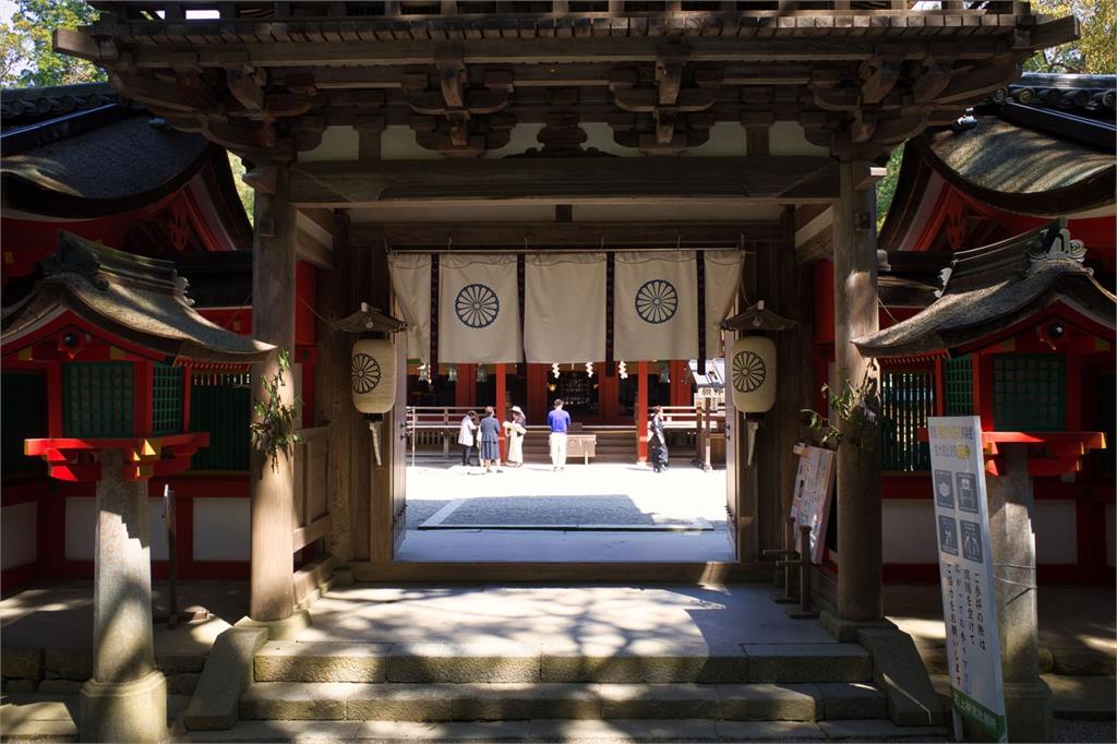 日本神社前台女「羞恥任務」露臀抽獎　網轟：台灣臉丟光 