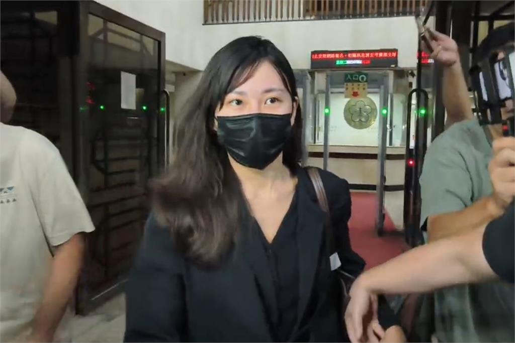快新聞／網紅「仙塔律師」涉協助詐團洗錢！　凌晨「身揹愛馬仕包」交保離去