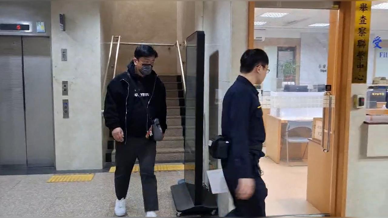 快新聞/國民黨4連霸議員涉詐千萬助理費!李傅中武500萬、妻子300萬元交保