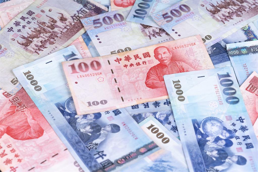 普發一萬「13歲以上」無法由家長代領 數位部說明原因