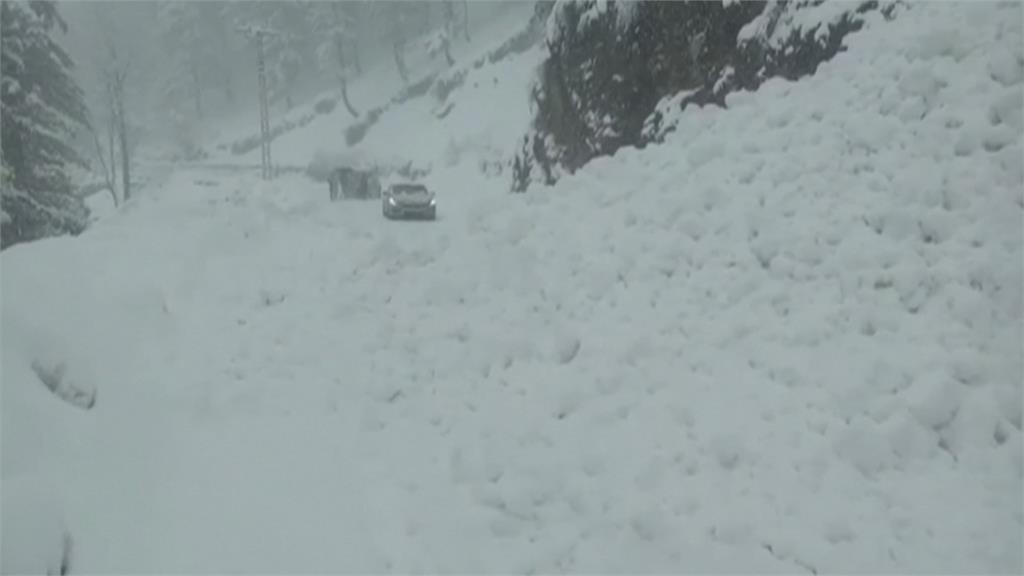 巴基斯坦大雪阻交通　至少22人被凍死