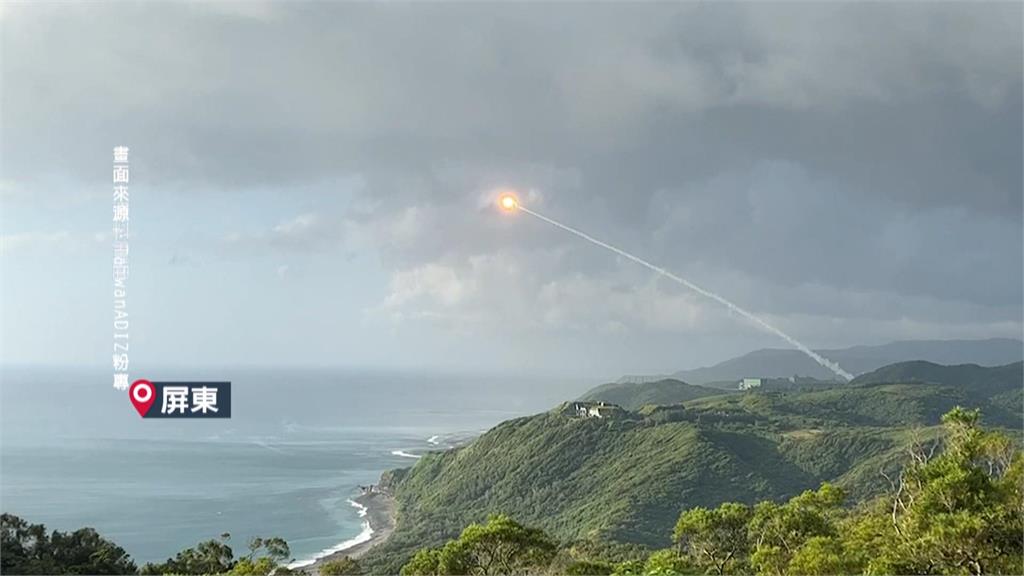 九鵬愛二飛彈發射4秒後自爆　軍方：將檢討成效　台東民眾目擊天弓飛彈車　發射架待命