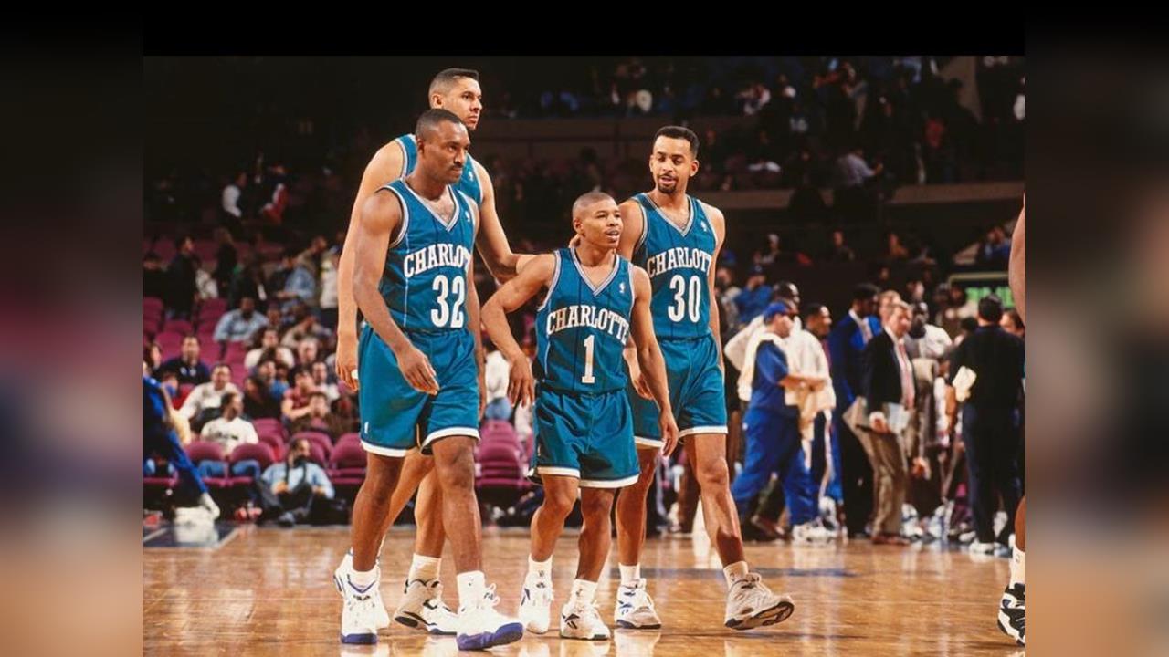 NBA(影)／黃蜂將退休史上最矮球員球衣！身高僅160公分小不點卻能征戰14年