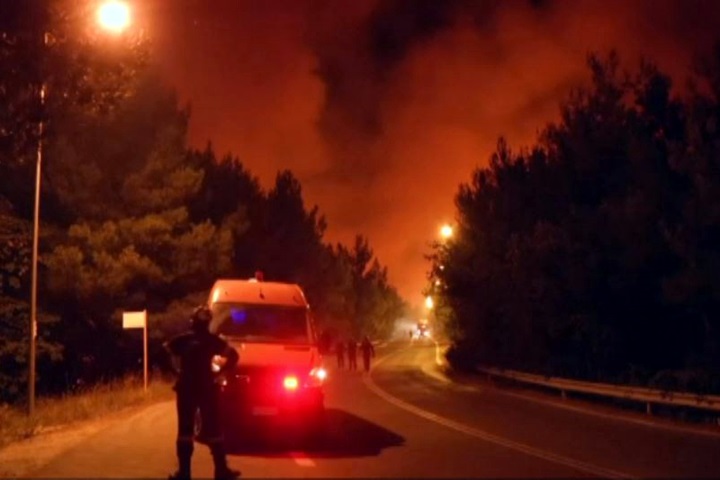 希臘蜜月勝地野火狂燒  全島陷緊急狀態