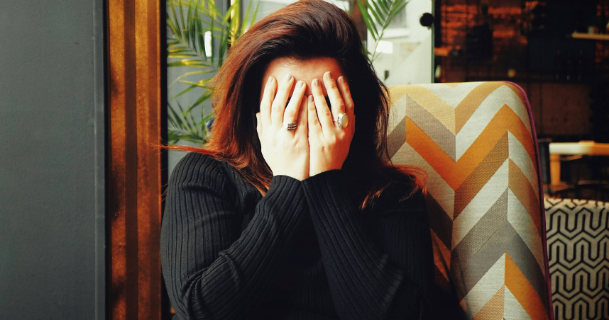 用20分鐘「怒氣儀式」舒壓! 專家:摔枕頭、棍子敲地宣洩情緒