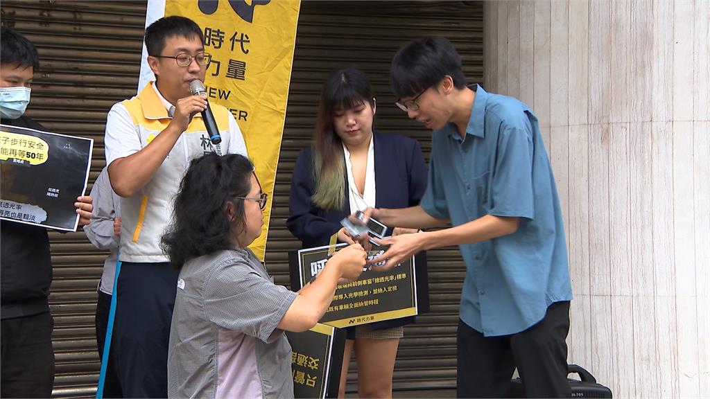 汽車隔熱紙新規70%透光率　民團怒轟「打假球」