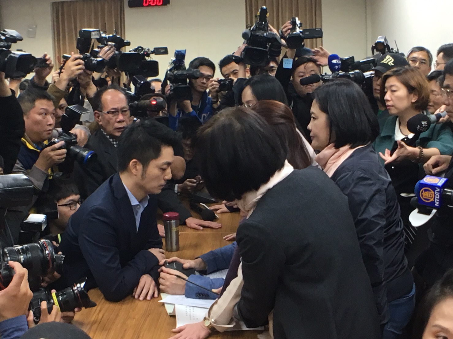 是否限制發言時間？立委再爆爭執