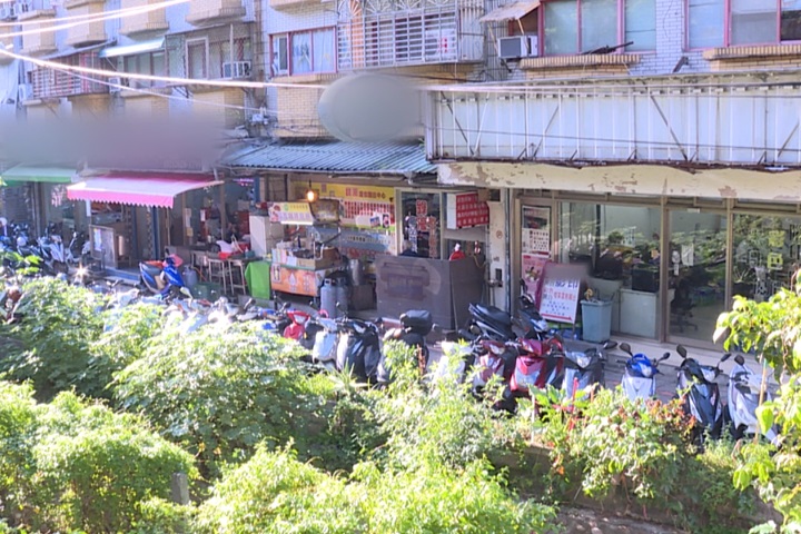 淡大旁影印店惡性競爭  半夜竟丟對手垃圾
