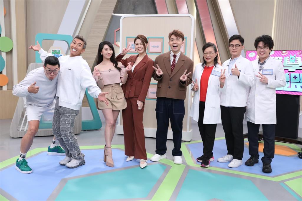 《醫學大聯盟》嚴父馬力歐幼稚園女兒練習寫國字！否認給壓力硬掰是｢快樂磨牙」