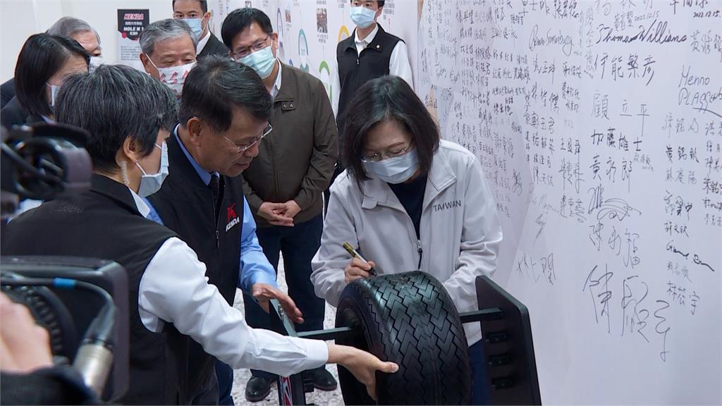 外媒曝將在紐約演講、領獎　蔡總統笑而不答