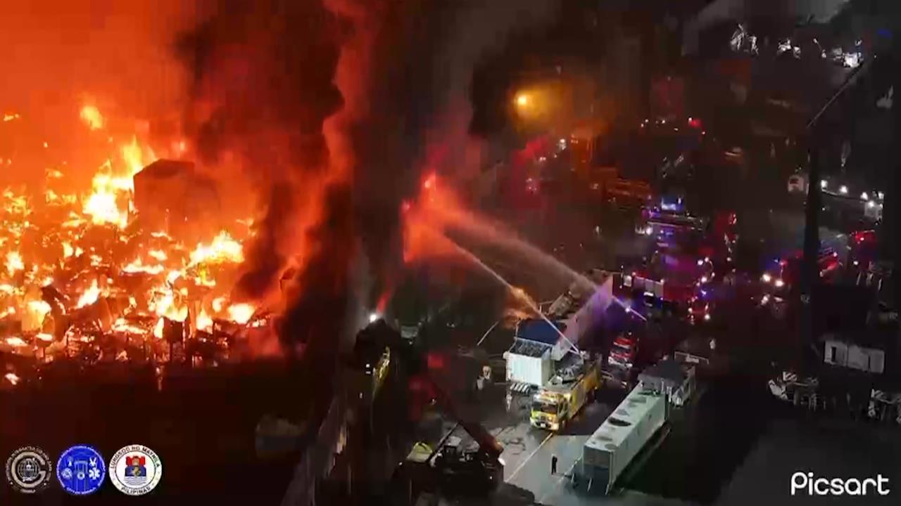 菲律賓首都大火燒逾10小時 燒毀數百棟民宅、上千戶受影響