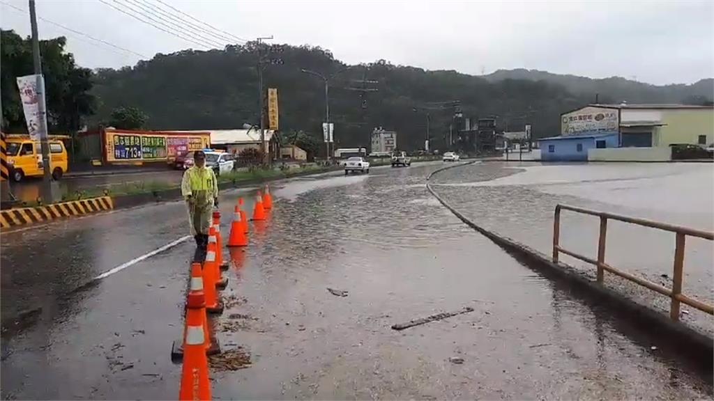 新竹橫山午後大雨竟淹水 農田瞬間成湖泊