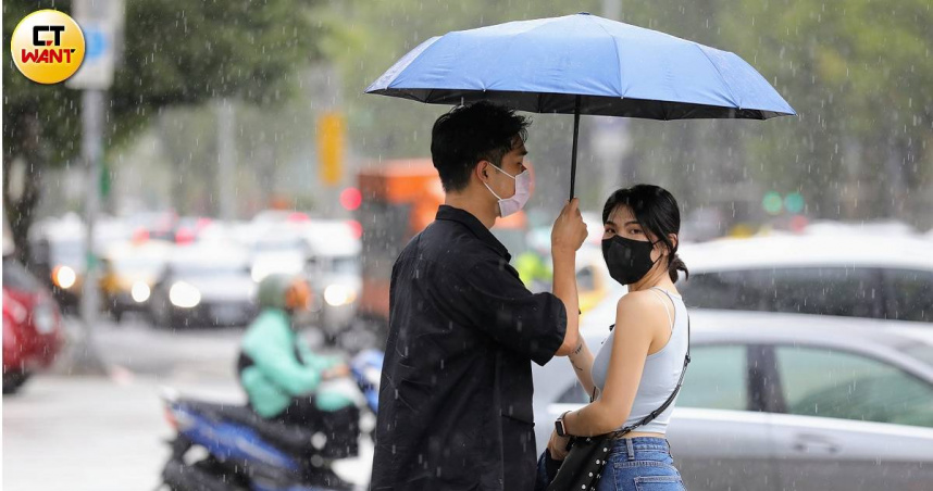 累積雨量預報「全台紅通通」！氣象粉專：易有雨的72小時　未來10日天氣曝