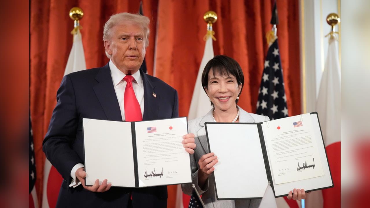 與高市早苗簽關稅協議與稀土合作文件 川普強調日本是「最高等級盟友」
