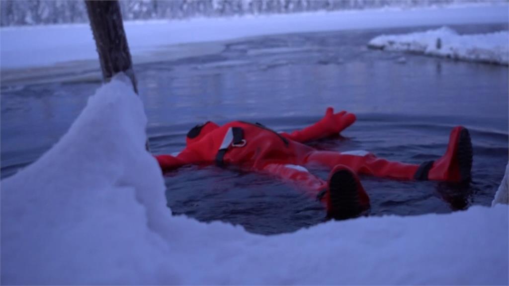 芬蘭熱門活動「冰湖漂浮」　享受世界邊緣的寧靜