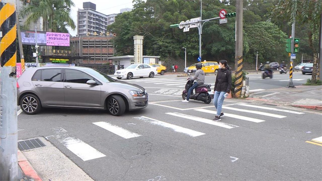 一票機車族沒在管！她怒「方向燈該打多久？」交通部曝正解：最高罰6000元